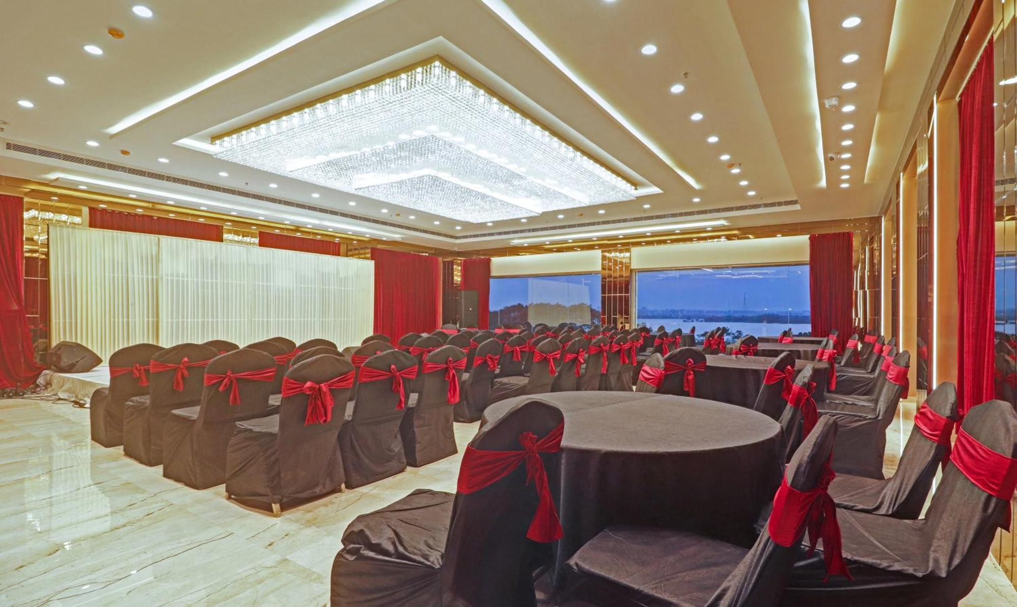 Treebo Premium Seven Lake View حيدر أباد المظهر الخارجي الصورة