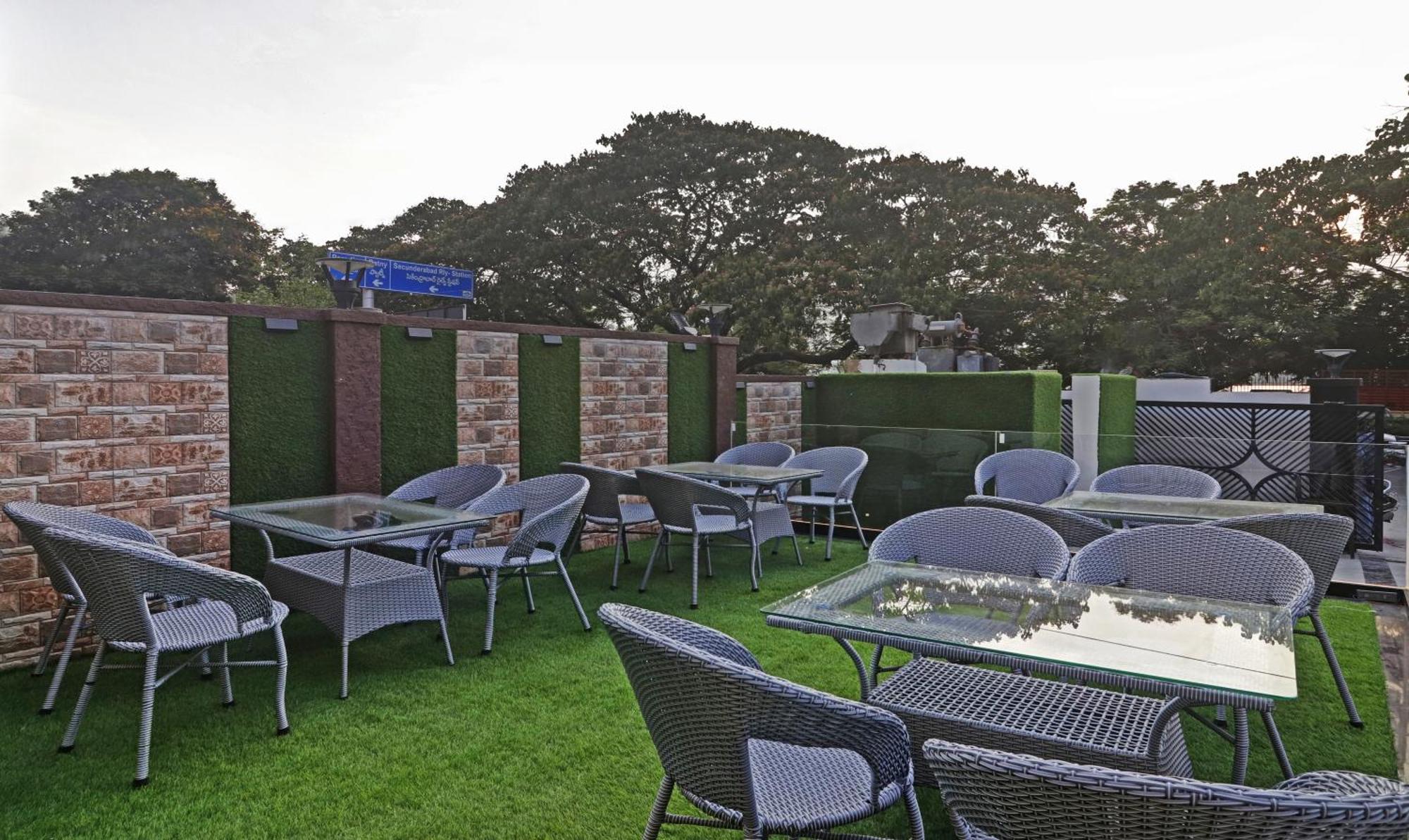 Treebo Premium Seven Lake View حيدر أباد المظهر الخارجي الصورة