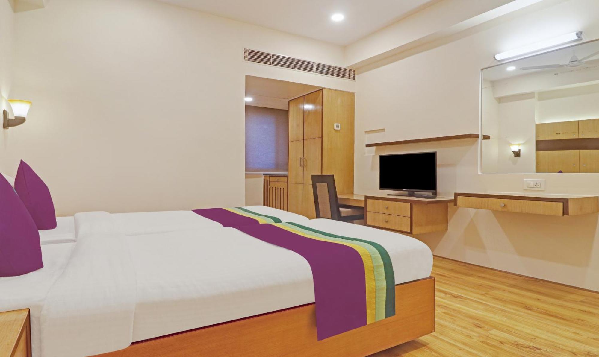 Treebo Premium Seven Lake View حيدر أباد المظهر الخارجي الصورة