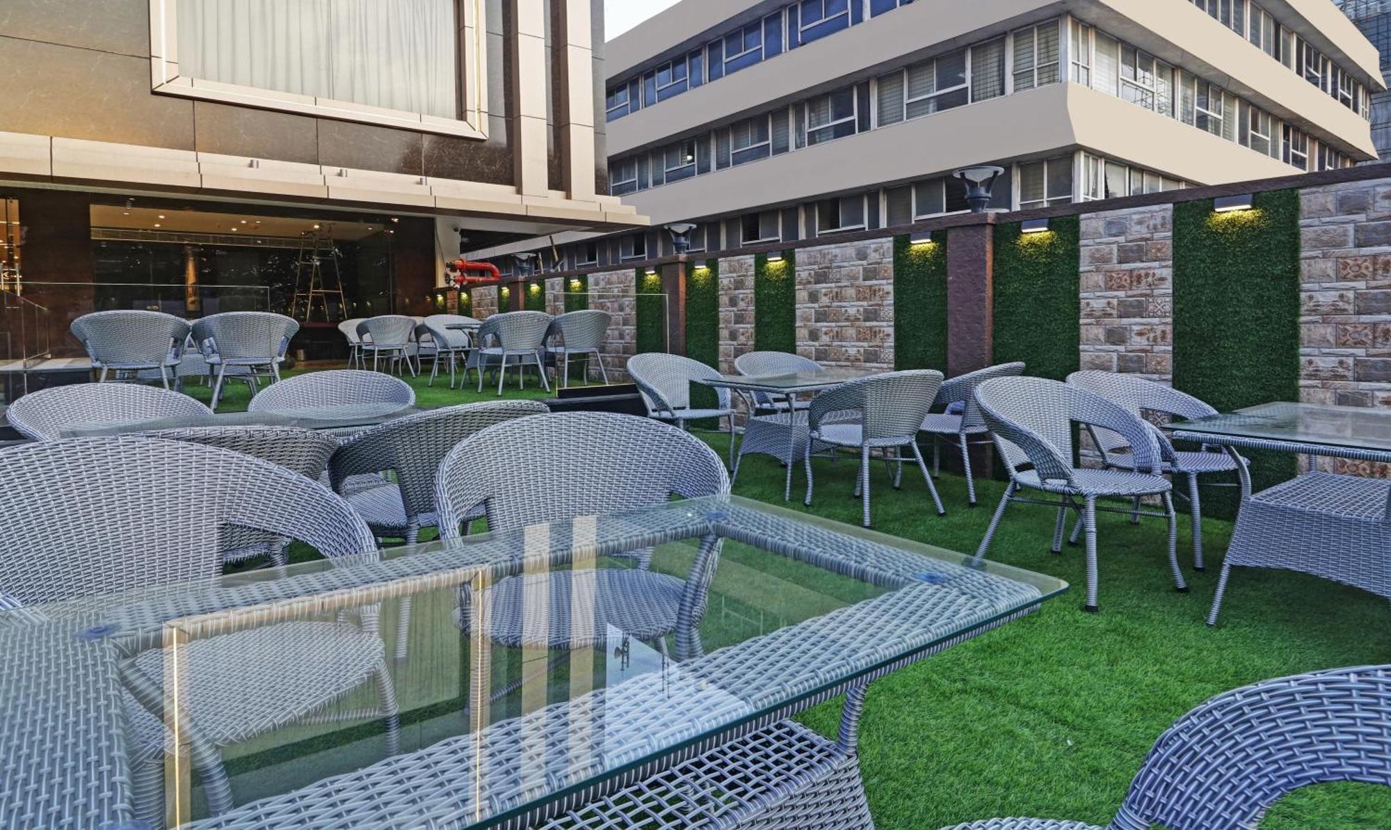 Treebo Premium Seven Lake View حيدر أباد المظهر الخارجي الصورة