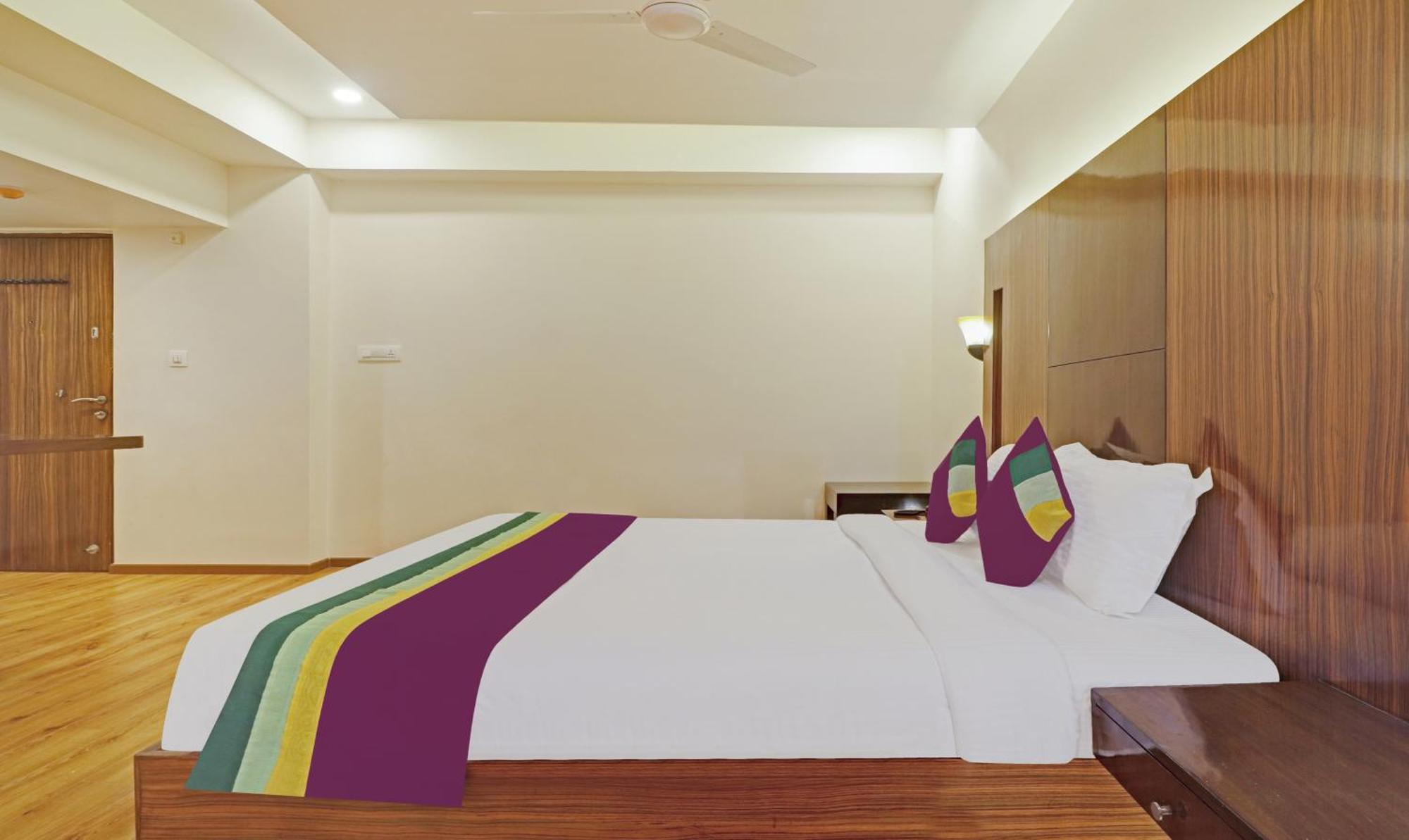 Treebo Premium Seven Lake View حيدر أباد المظهر الخارجي الصورة