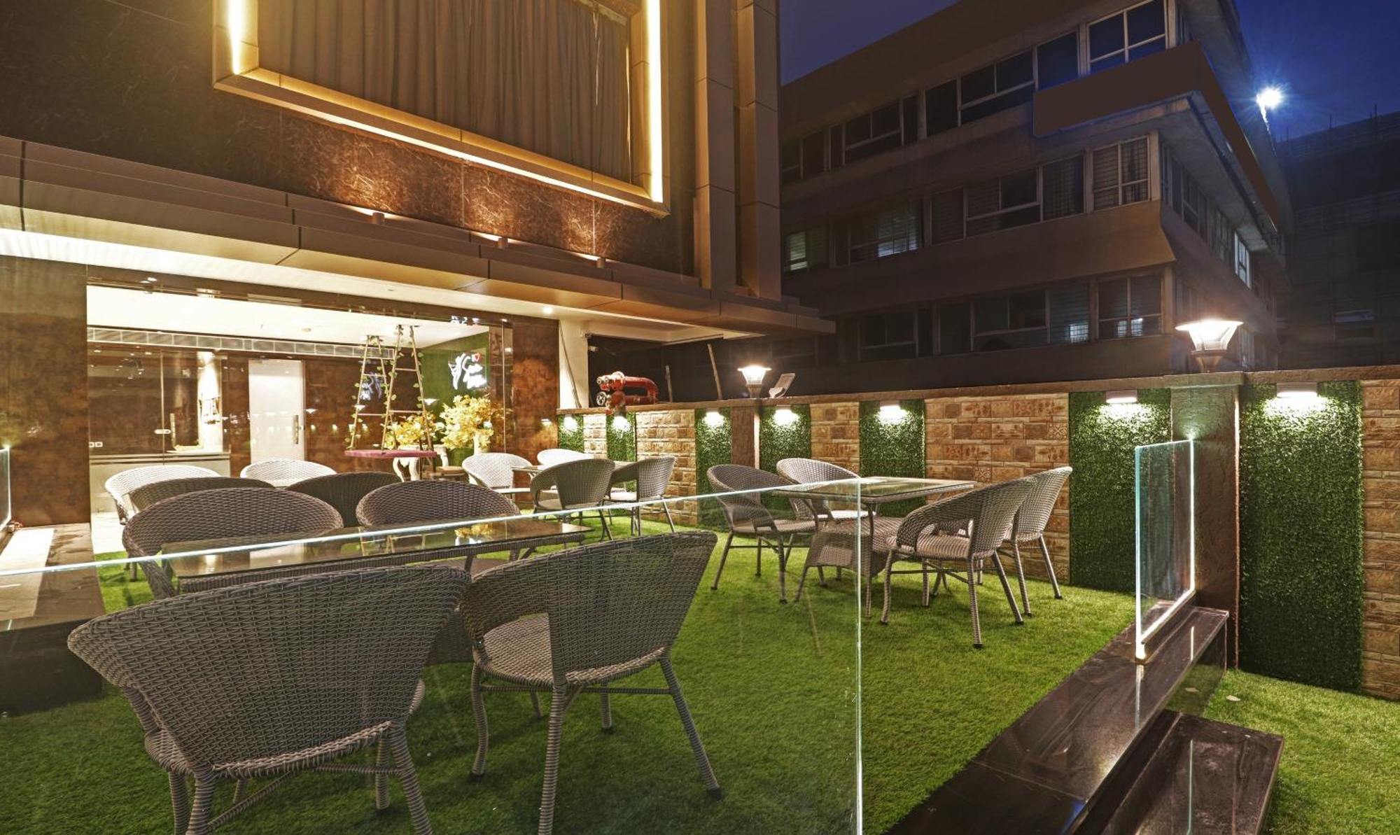 Treebo Premium Seven Lake View حيدر أباد المظهر الخارجي الصورة